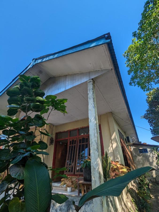 Agus Family Homestay Labuan Bajo Exteriör bild